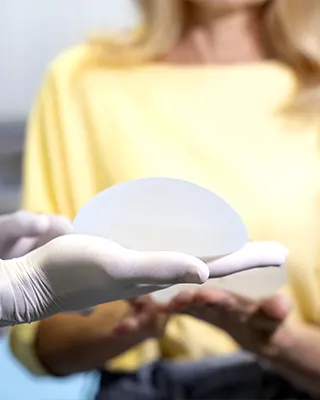 img-breast-augmentation-in-bogota-1-LCP